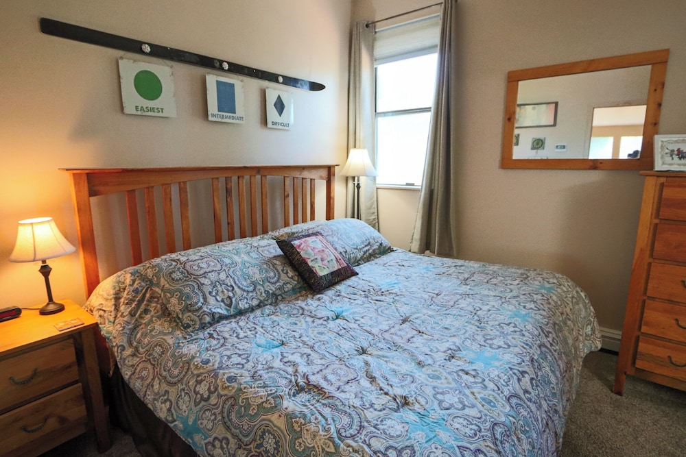 Quiet Cozy Fraser Getaway for 7!