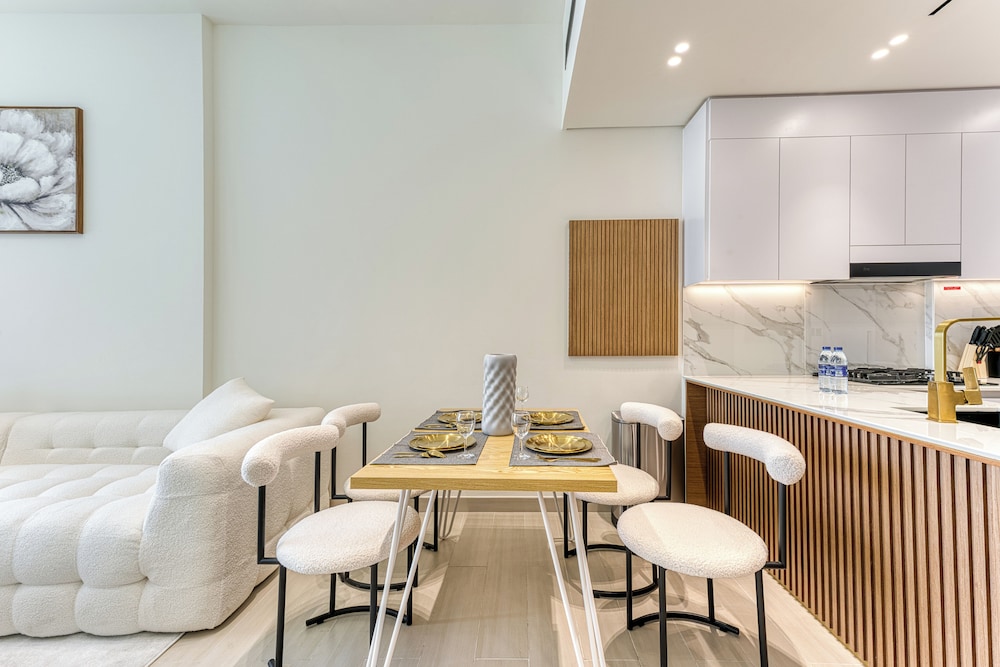 PVH - Vibrant 1BR in Binghatti Amber