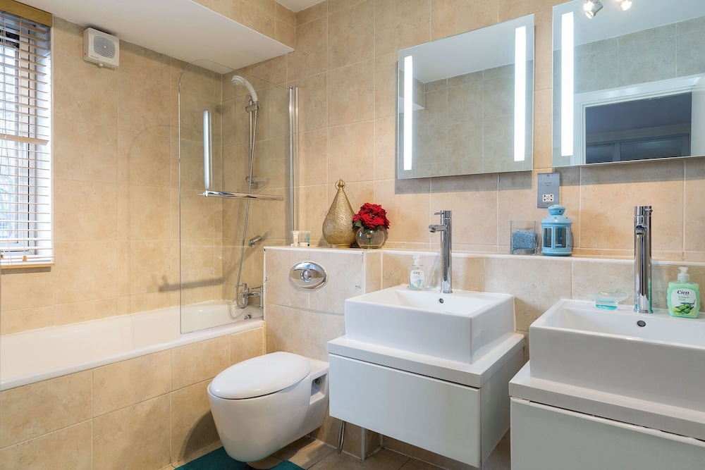 Luxury Villa 6 Bedrooms Next to Marble Arch