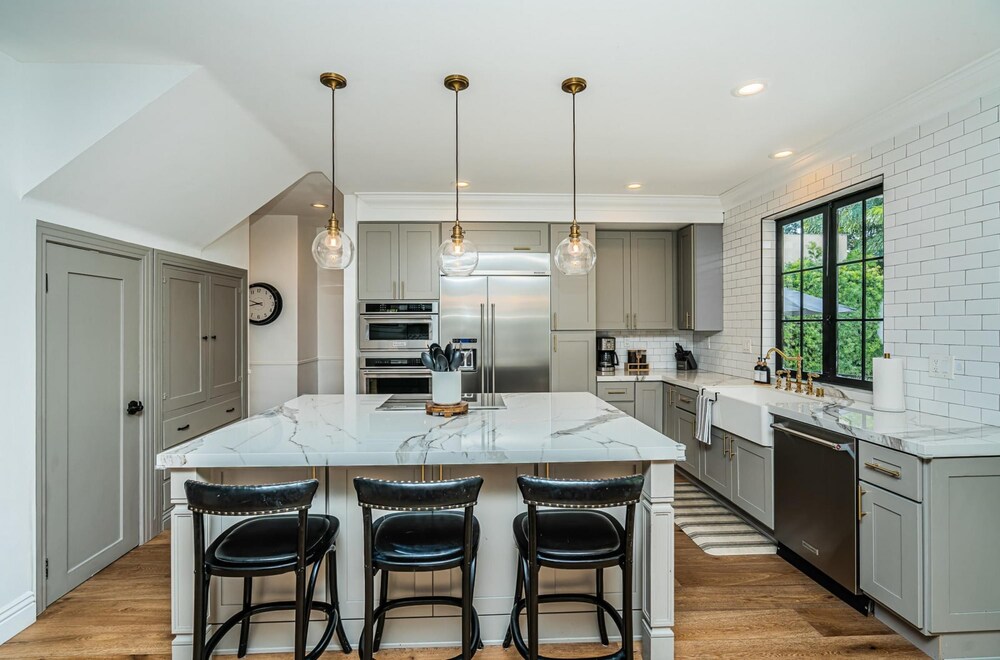 Spacious 5 BR Near Heart of South Park