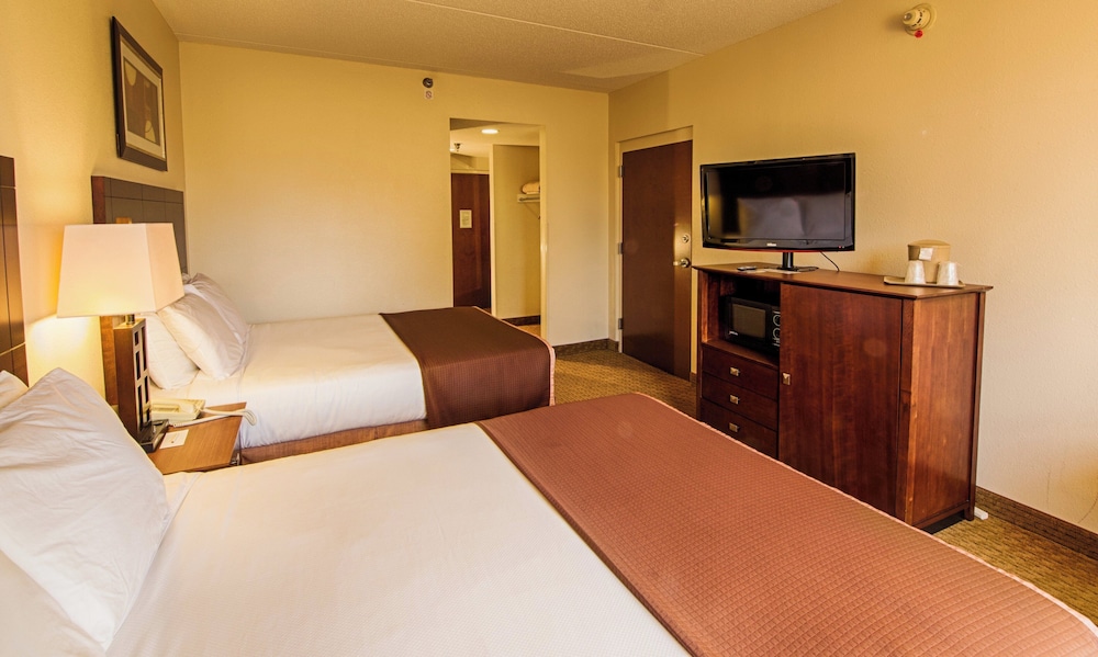 Fayetteville Vacations - Landmark Inn Fort Liberty - Property Image 33