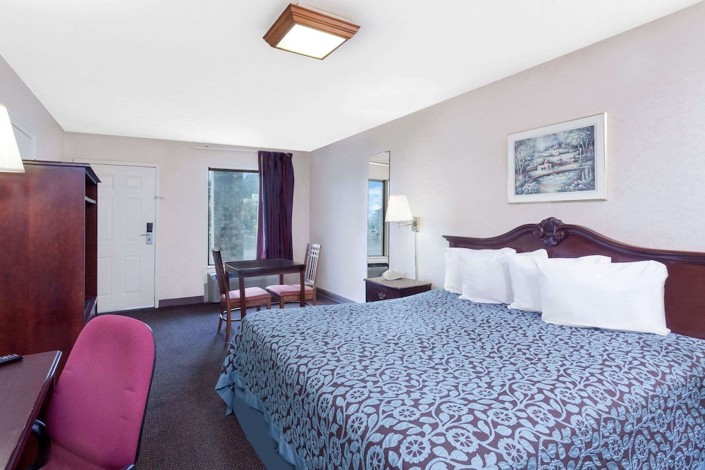 Days Inn by Wyndham Morristown view 4