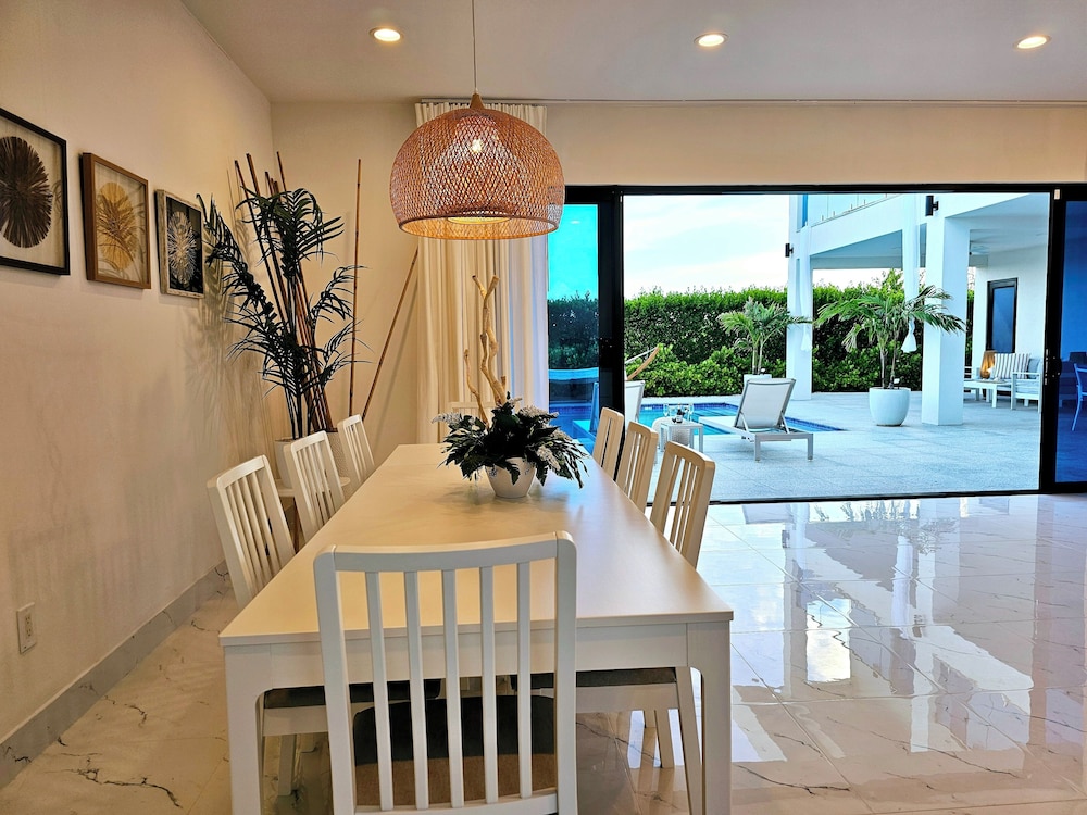 Sun Lux Villas
