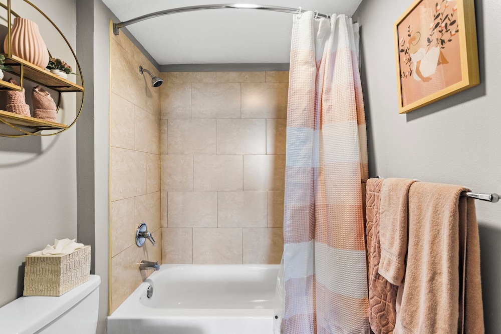 2Br2Ba Next To Jackson Memorial Hospital