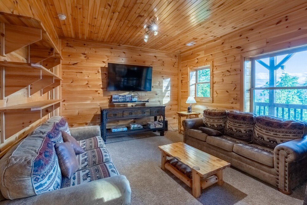 Luxury 4200 Sqft Log Cabin on 50 Acres Sleeps 16