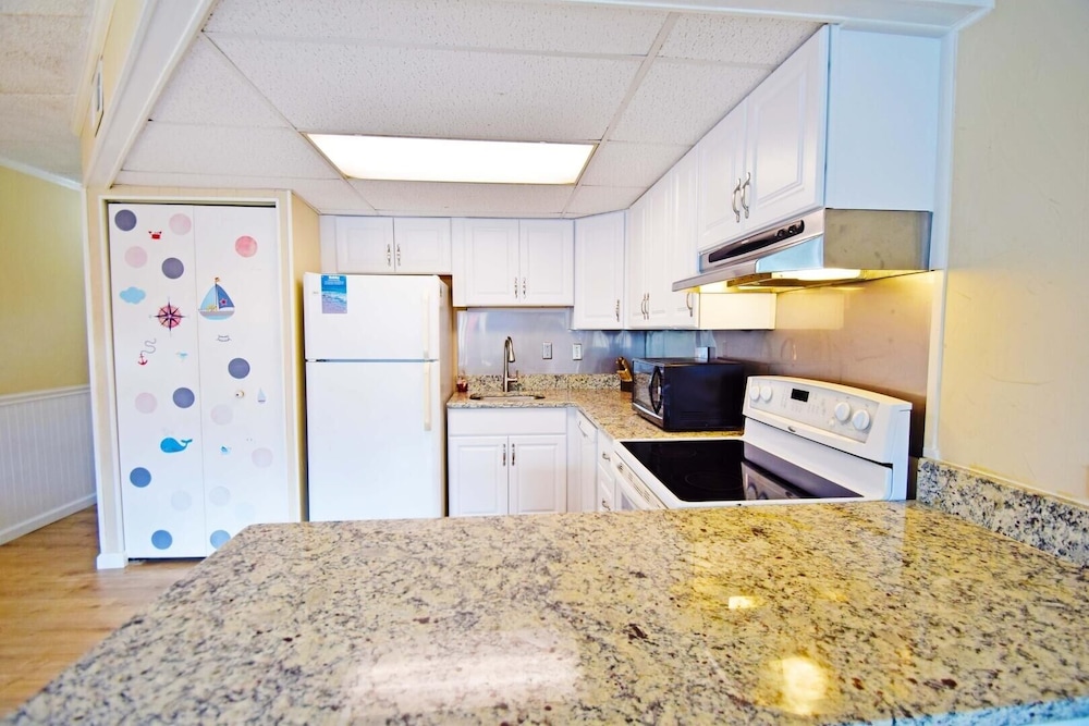Shore Lea 102 1 Br condo by RedAwning