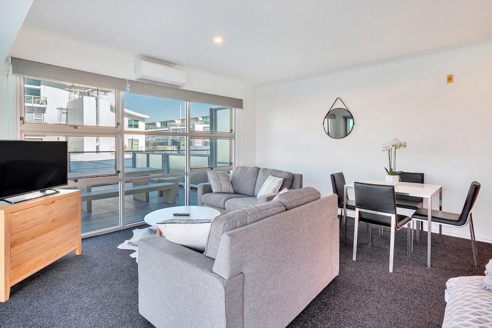 Stunning Harbour & City View Studio