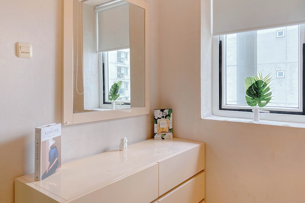 Strategic And Homey 2Br At Grand Palace Kemayoran Apartment