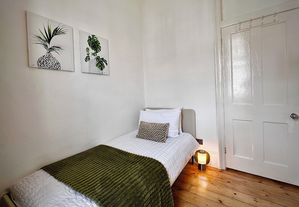 Fulham Tranquil 2BD King Bed Home w/ Parking & Gdn
