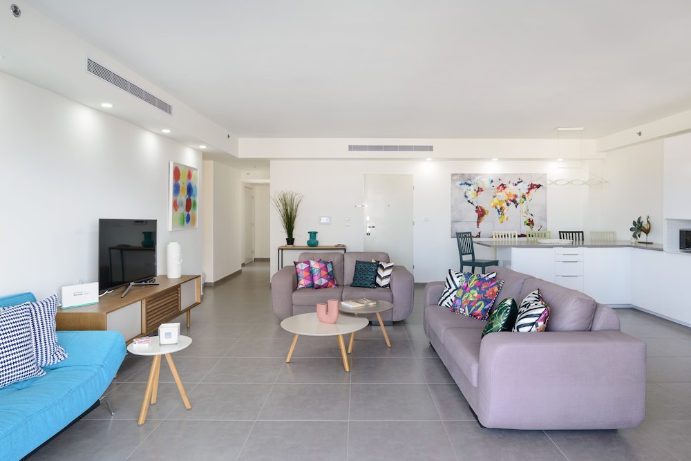 Deluxe & Terrace with City Overview by FeelHome view 5