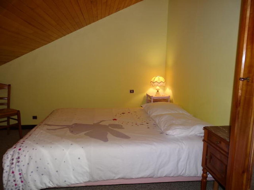 Old-world Retreat With Comfort view 2
