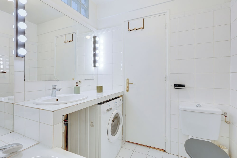 Charming 1BR Steps from Saint-Germain