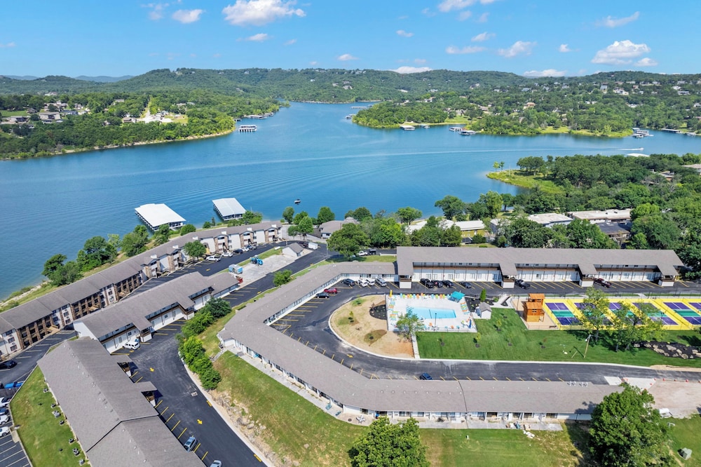 Cozy Kimberling City Condo on Table Rock Lake! view 3