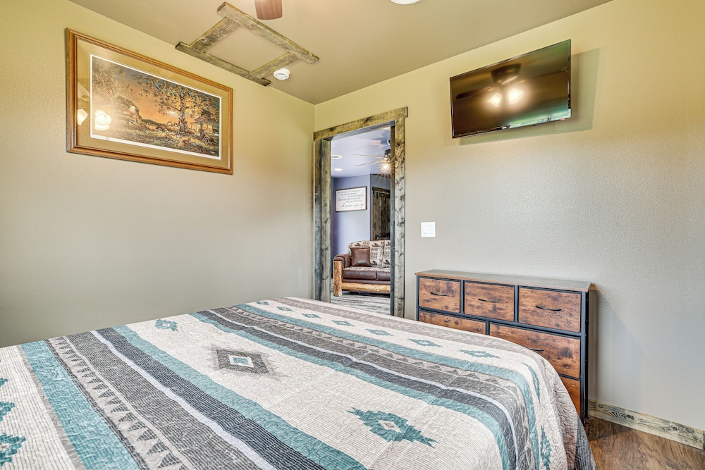 Hike, Fish & Relax: Kickapoo River Cabin!