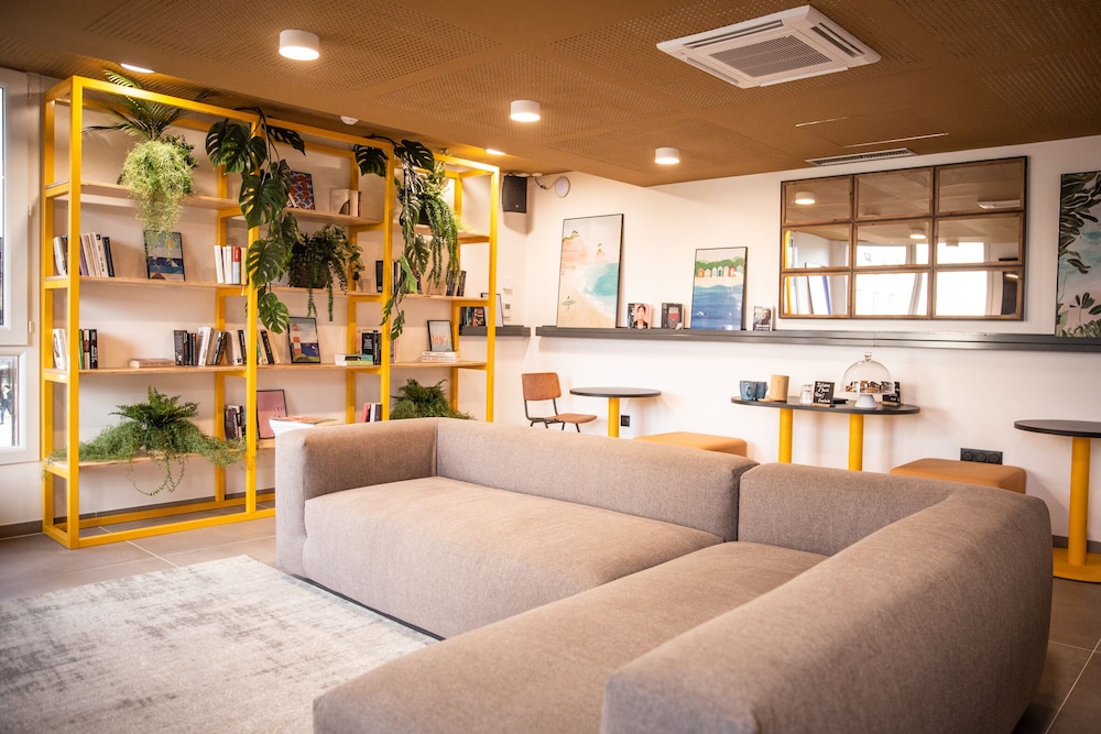 Le Havre Vacations - Jost Hotel Le Havre Gare - Property Image 1