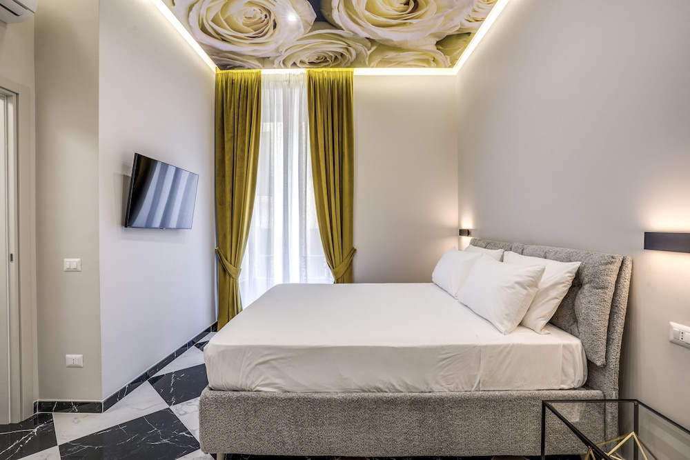 Golden Rose in Naples