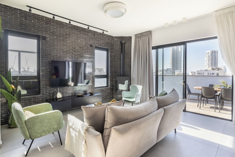 Rooftop Jacuzzi Penthouse by Sea N' Rent