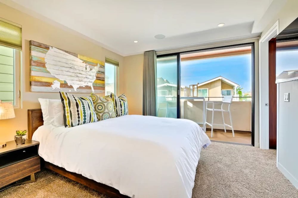 3 BR Roof Deck Ocean Views Hot Tub Beach Block