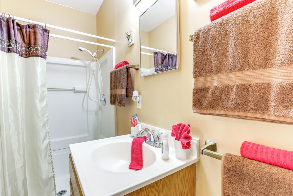 Charming Studio ~ 5 Mi to Stone Mountain Park