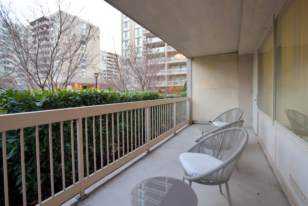 Crystal City Comfortable Apartments