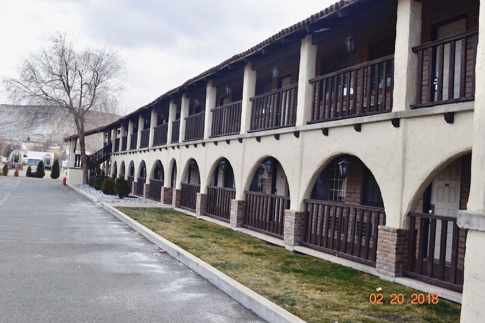 Baker City Vacations - Eldorado Inn Baker City - Property Image 1