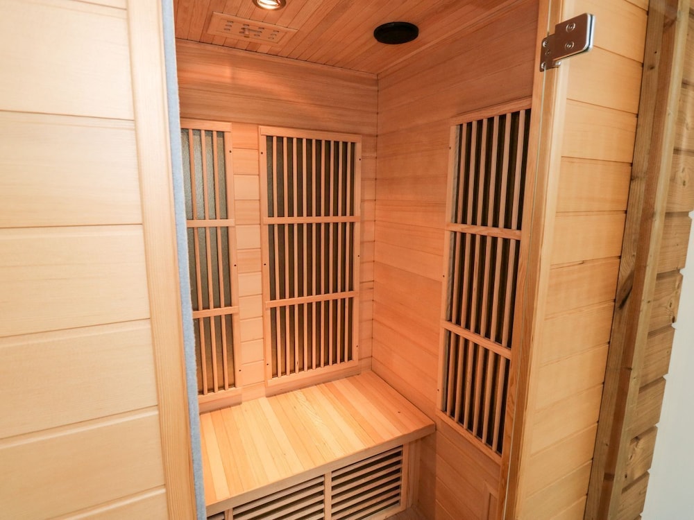 2 Meadow Retreat