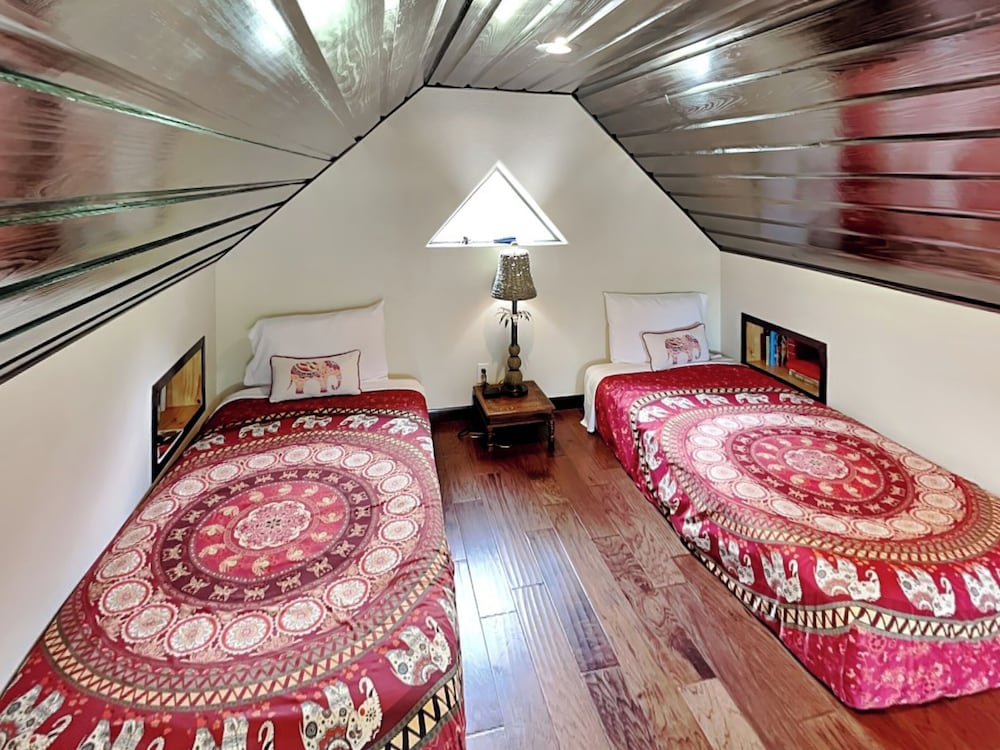 SabaiDii Guesthouse A & B by Miss Kitty’s