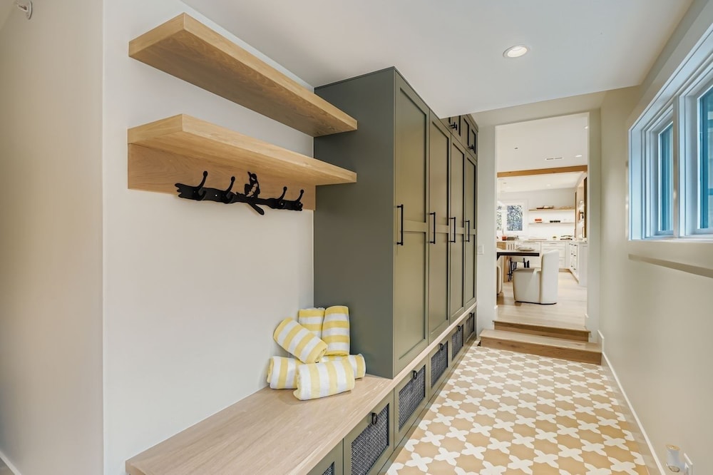 Old Town Luxe Retreat-walk To Main. Hottub-casita 173 4 Bedroom Home