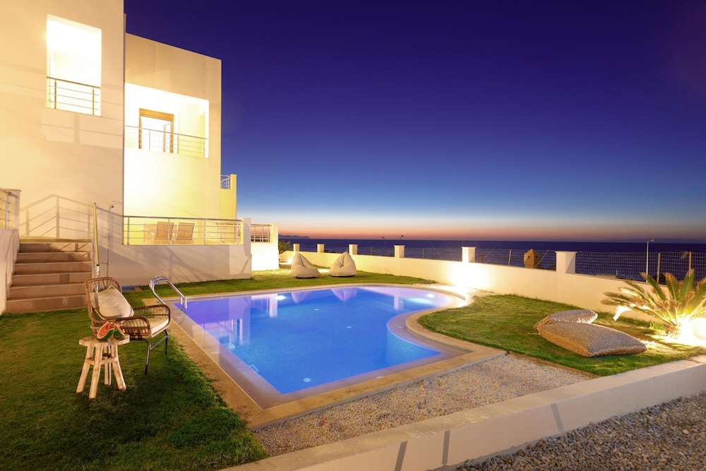 Peach- Sea View Exclusive Maisonette