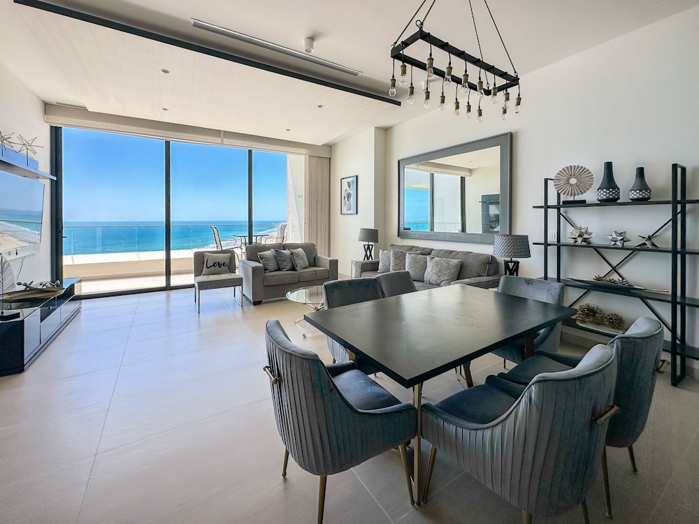 Sandy Beach 2BR Beachfront Getaway