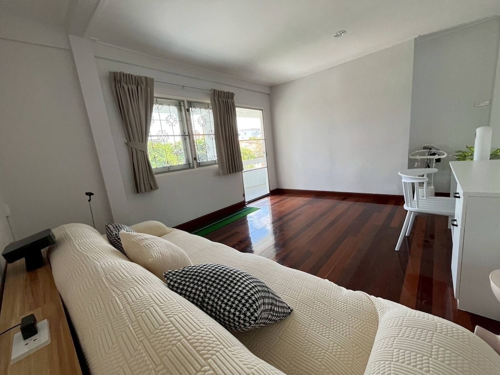 5 Beds 452sqm With Private Garden Pet-friendly Cctv Quiet and Homey
