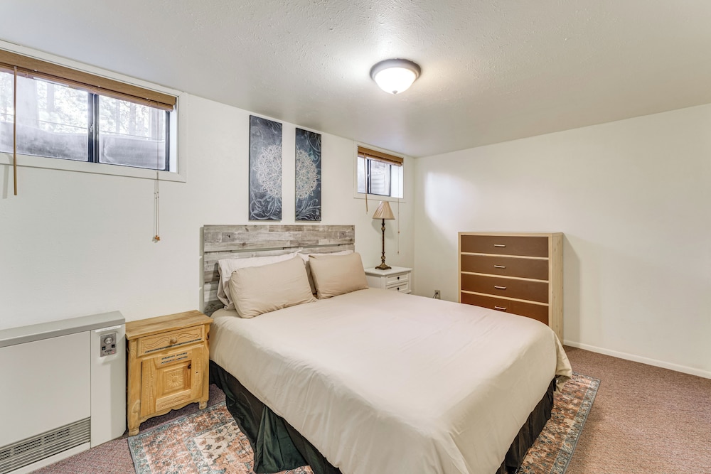 Walk to Angel Fire Resort: Condo w/ Furnished Deck