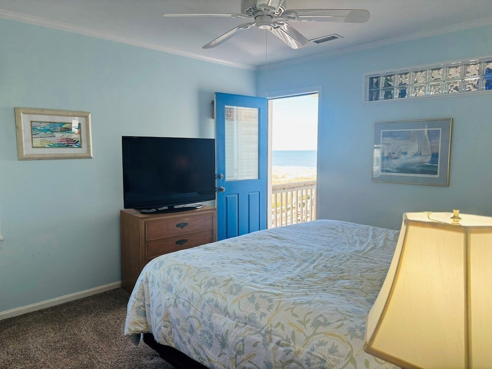 Clamelot 4 Bedroom Home by RedAwning