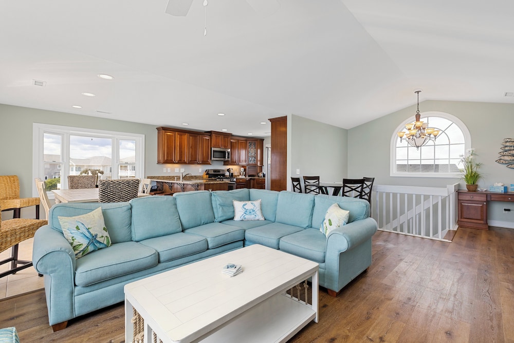 Sea La Vie (North Topsail) by Topsail Realty