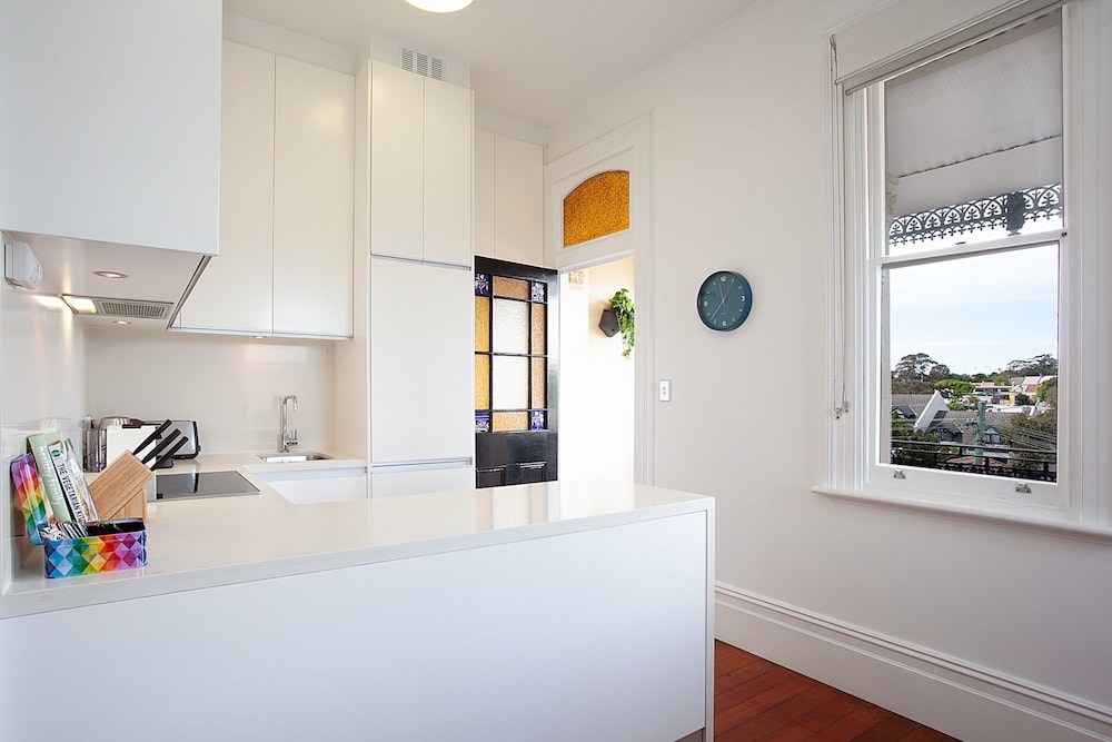 Spacious Studio With Balcony in Inner-city Glebe