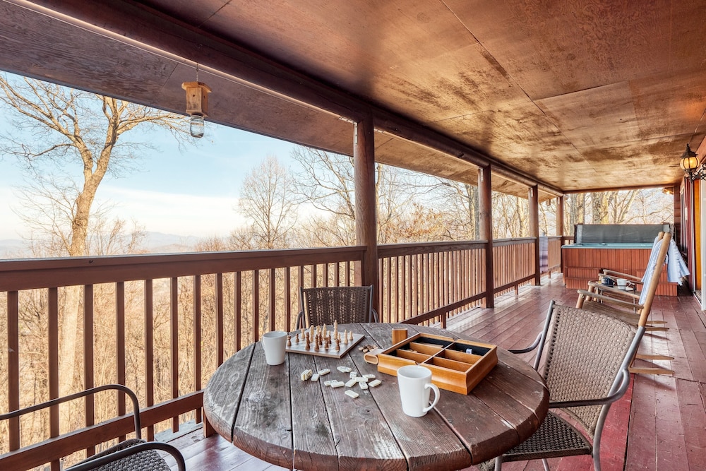 Pine Needle by Avantstay Log Cabin w/ Gorgeous Views, Hot Tub, Patio & Pool Table! view 4