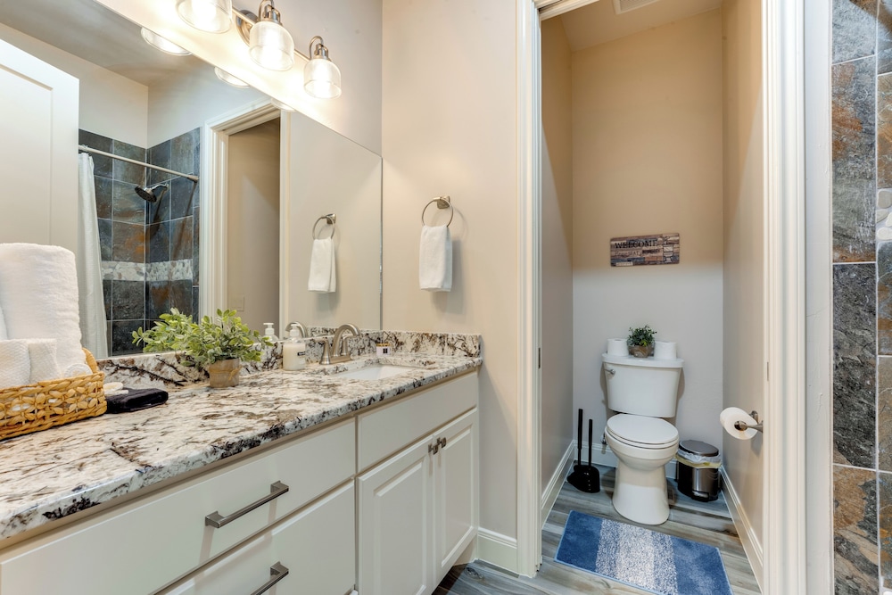 Luxe Waterfront Home w/ Boat Slip in New Braunfels