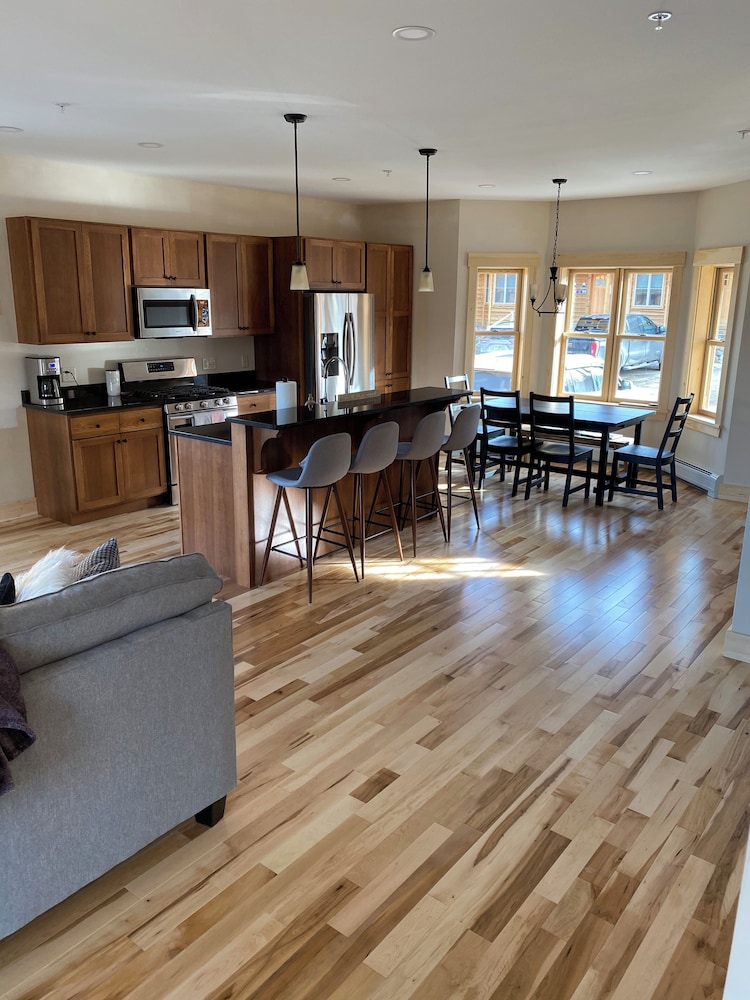 Spacious Sugarloaf Condo