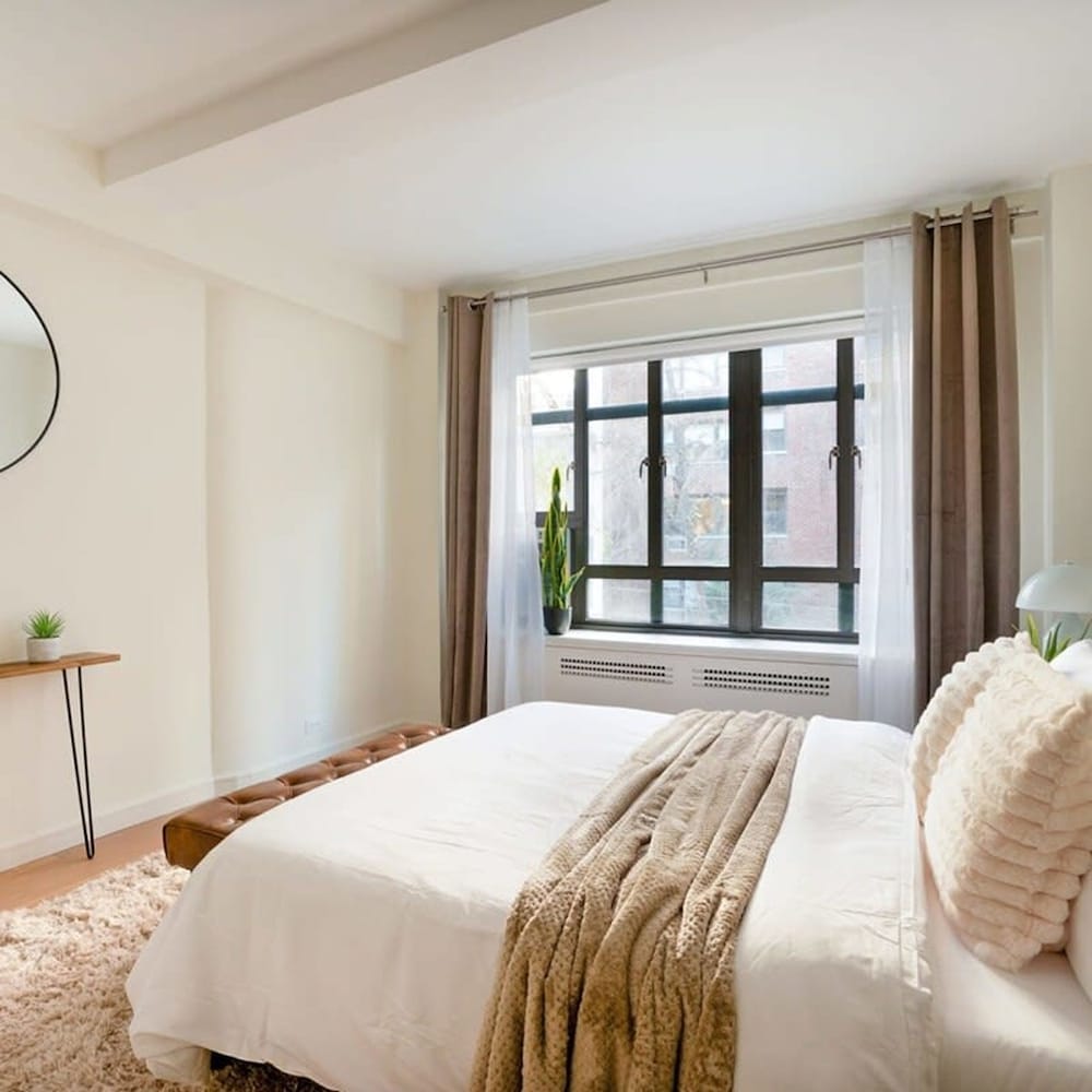 52-3de Newly Renovated 2BR BTH Midtown East