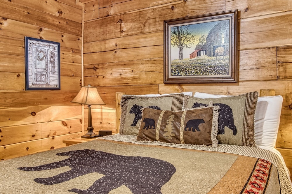 Er 256 â Smoky Mountain Top Great Location â Close To Town! 3 Bedroom Cabin by RedAwning view 3