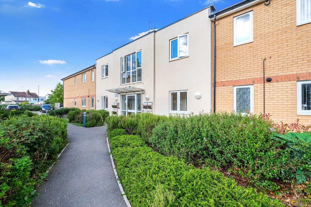 Heathrow Living Serviced Apartments by Ferndale