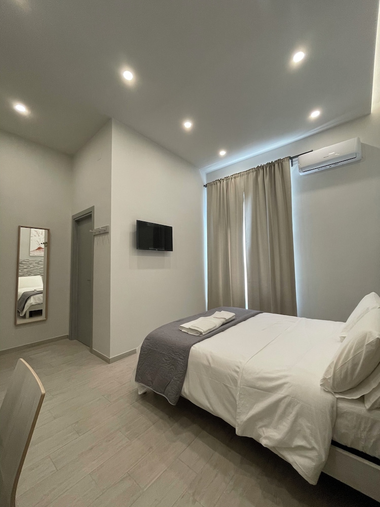 Naptown Rooms