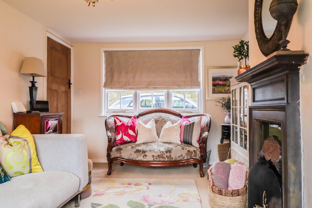 Charming Period Cottage With Free Wifi
