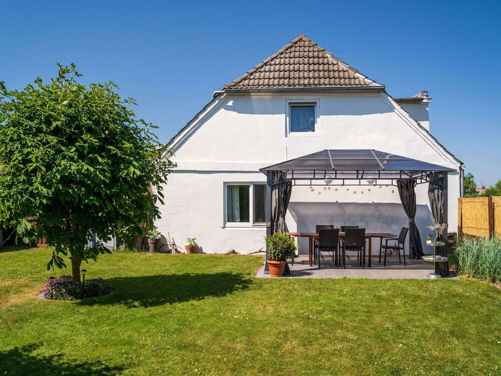 Alluring Holiday Home in Pepelow near Sea Beach & Water Sports view 5