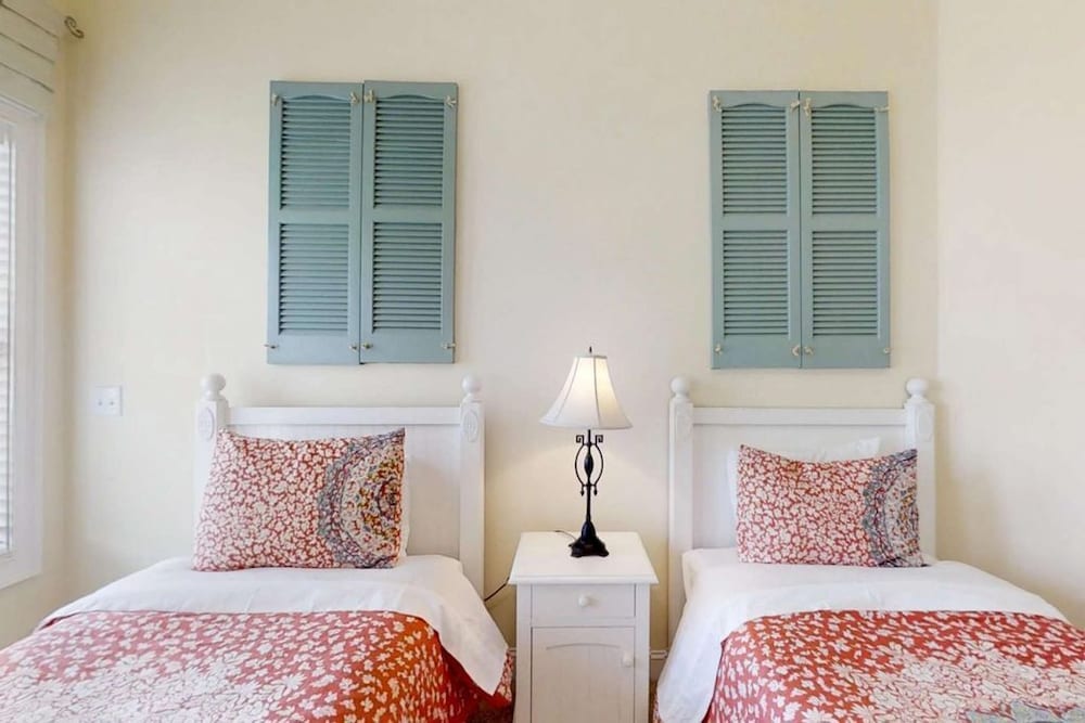 Beaufort Vacations - Palm Breeze 5 Bedroom Holiday Home - Property Image 4