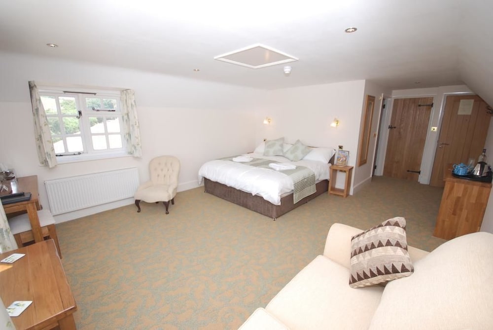The Chequers Inn view 3