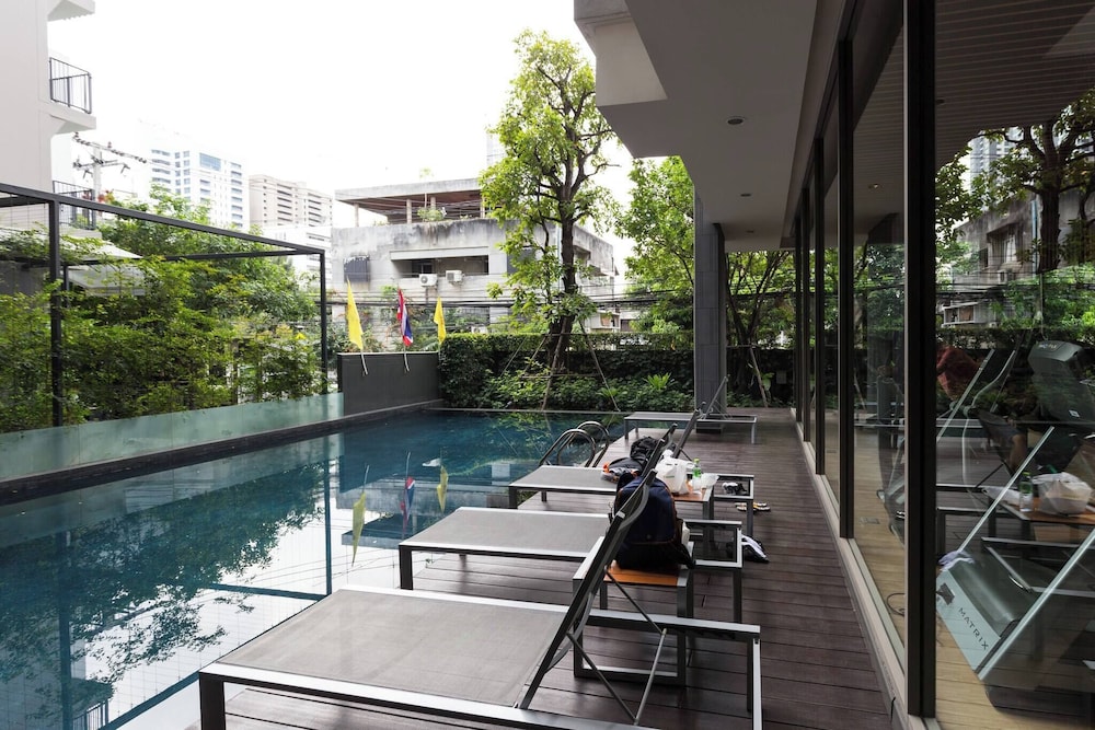 S39- 1 Bedroom Downtown Apt With Balcony and Pool