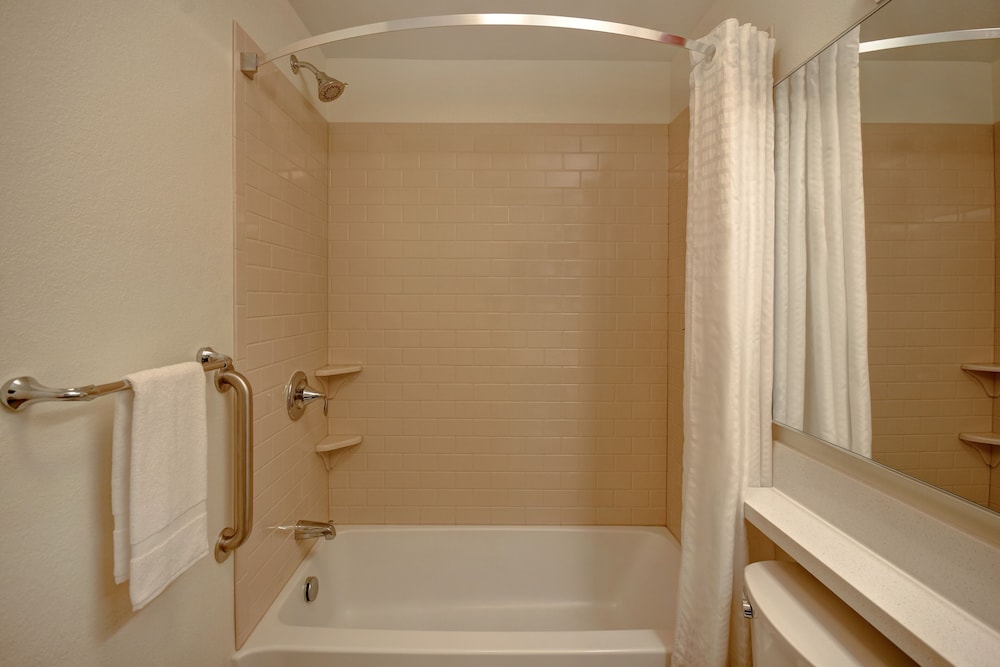 Candlewood Suites St. Clairsville by IHG