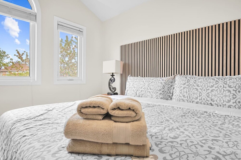 Newly Renovated 3BR in Whitby Family-friendly