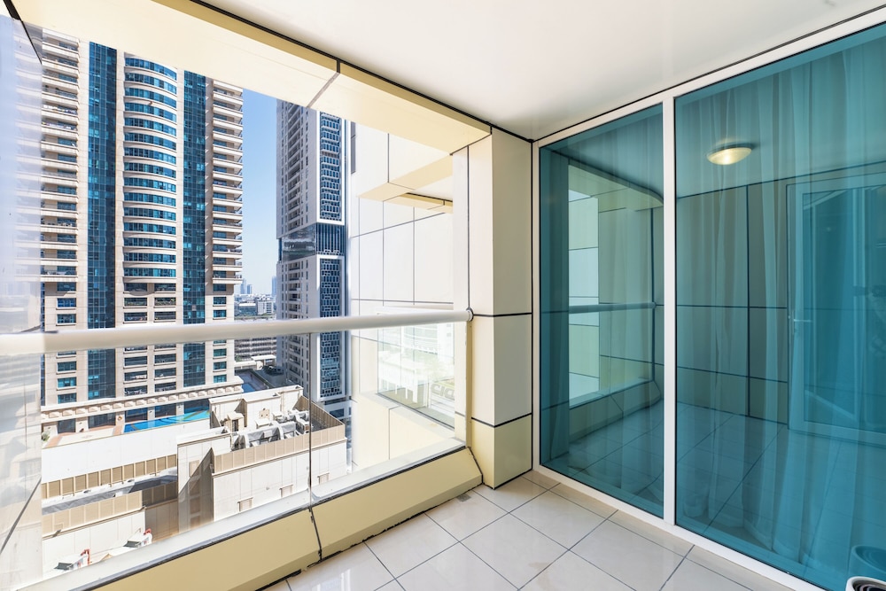 Upgraded 1BR in Marina - Calming Views